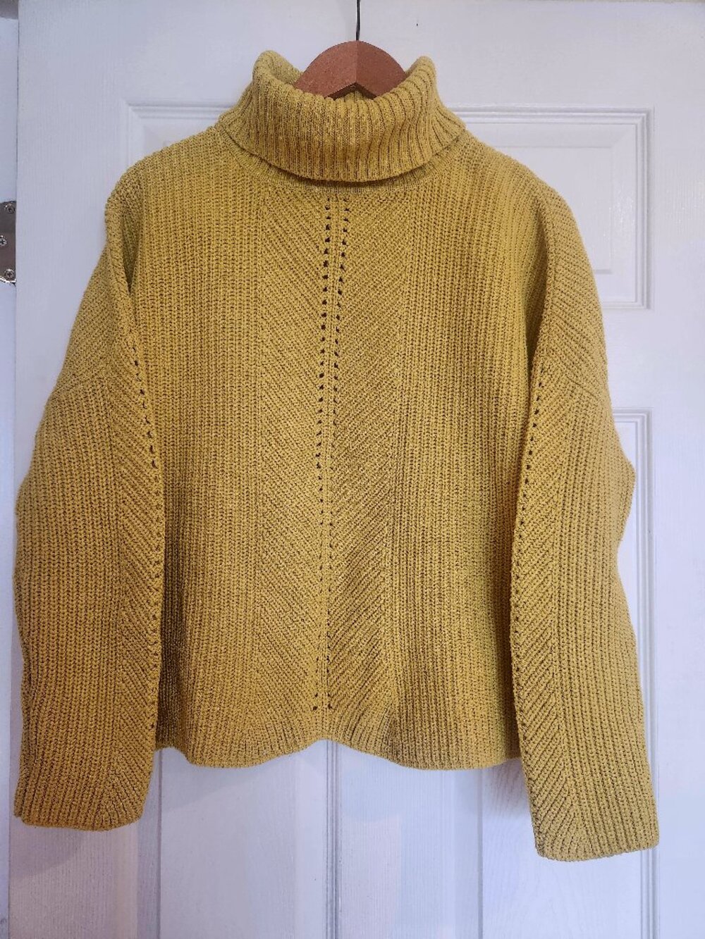 Mustard turtleneck cotton mix knit sweater. Size L. Oversized